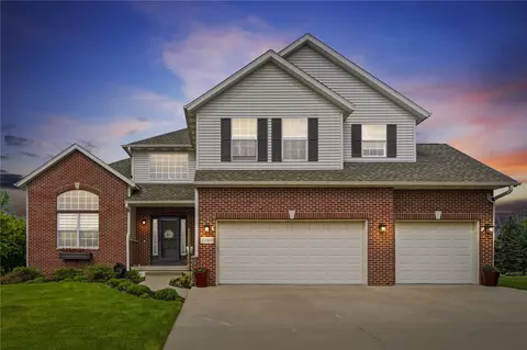2260 Timber Creek Dr, Marion, IA 52302