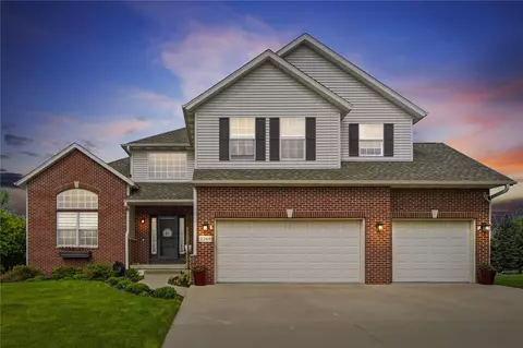 2260 Timber Creek Dr, Marion, IA 52302