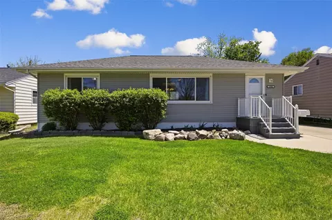 2906 Russell Dr NE, Cedar Rapids, IA 52402