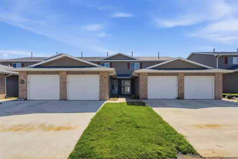 939 Grand Ave Ct, Marion, IA 52302