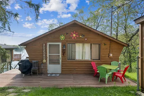 22107 Spruce St, Bernard, IA 52032