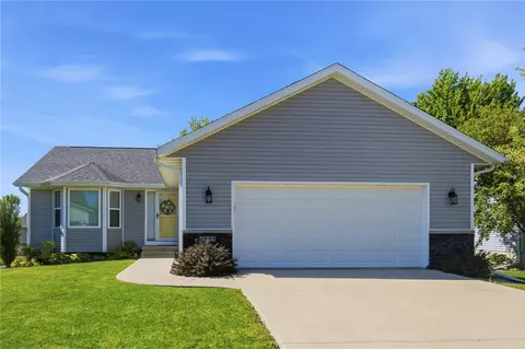 1005 Ashford Dr NE, Cedar Rapids, IA 52402
