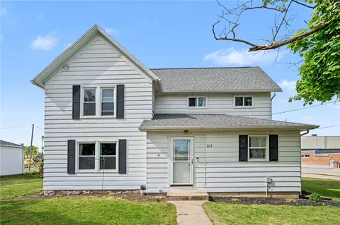 203 Roosevelt St, Alburnett, IA 52202
