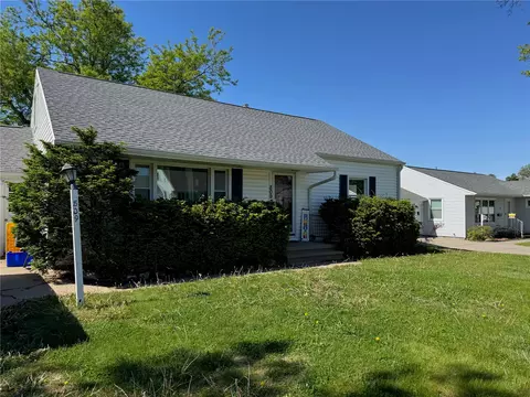 809 30th St NE, Cedar Rapids, IA 52402