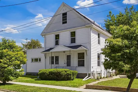 216 17th St NE, Cedar Rapids, IA 52402
