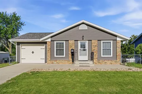 208 Atwood Dr SW, Cedar Rapids, IA 52404