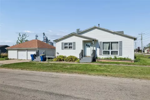 202 2nd Ave, Van Horne, IA 52346