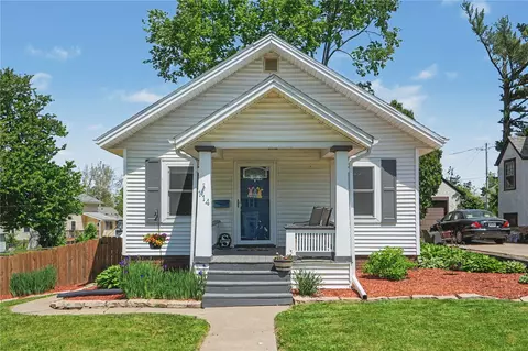 114 25th St Dr SE, Cedar Rapids, IA 52403