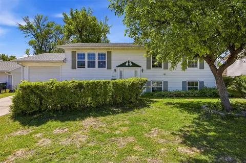 4513 Navajo Dr NE, Cedar Rapids, IA 52402