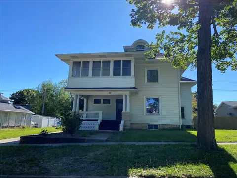 119 S Garnavillo, Anamosa, IA 52205