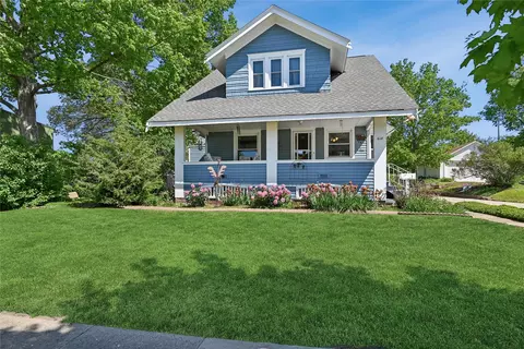 618 32nd St NE, Cedar Rapids, IA 52402