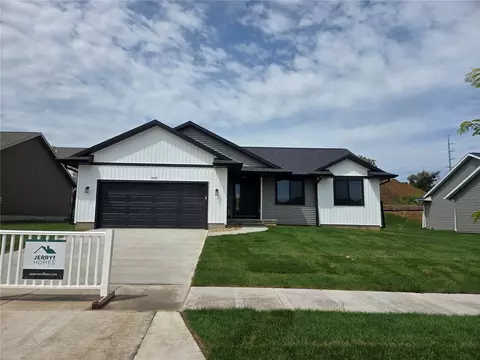 1820 Shady Grove Rd SW, Cedar Rapids, IA 52404