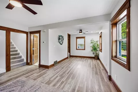 3806 E Avenue Ave NE, Cedar Rapids, IA 52402