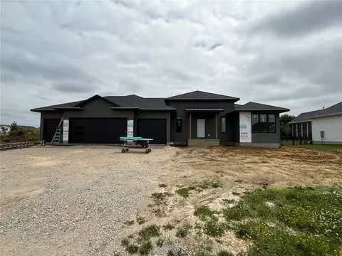 5557 Silver Rock Dr, Marion, IA 52302