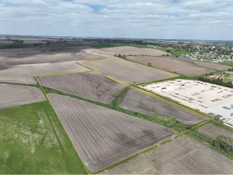 Cedar St., Monticello, IA 52310