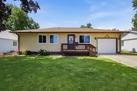 5121 Kesler Rd NW, Cedar Rapids, IA 52405