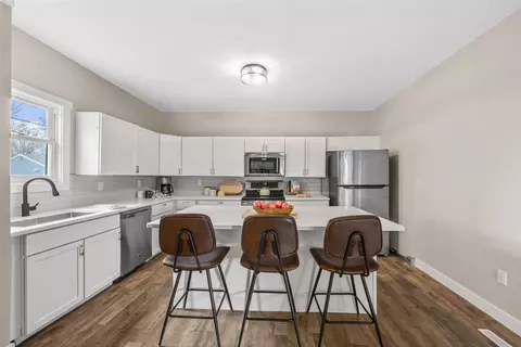 1106 9th St SE, Cedar Rapids, IA 52401