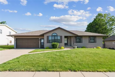 2540 Grand Ave, Marion, IA 52302