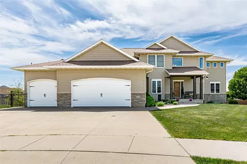 624 Lincoln Ct, Center Point, IA 52213