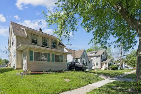 615 34th St NE, Cedar Rapids, IA 52402
