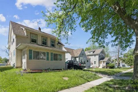 615 34th St NE, Cedar Rapids, IA 52402