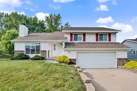 2152 Cherry NE, Cedar Rapids, IA 52402