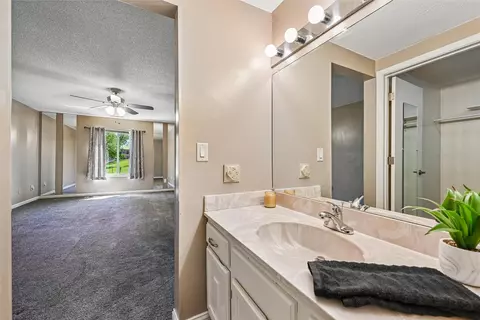 190 Cottage Grv SE #208, Cedar Rapids, IA 52403