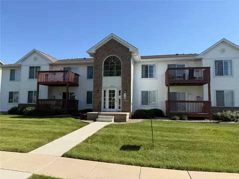 5575 Kacena Ave, Marion, IA 52302