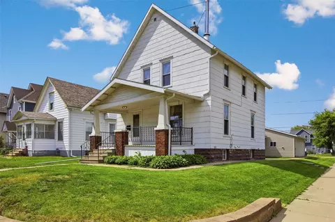 900 E Avenue Ave NW, Cedar Rapids, IA 52405