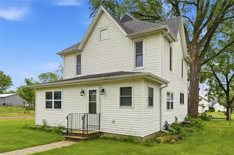 216 Lewis St, Mount Auburn, IA 52313