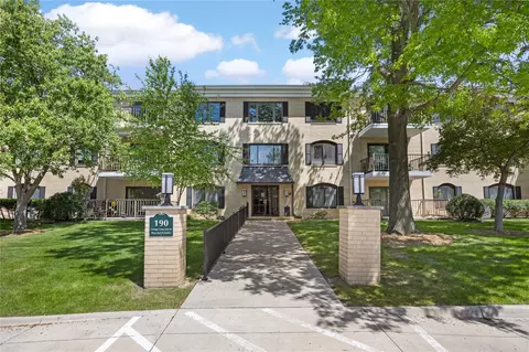 190 Cottage Grove Ave SE #302, Cedar Rapids, IA 52403
