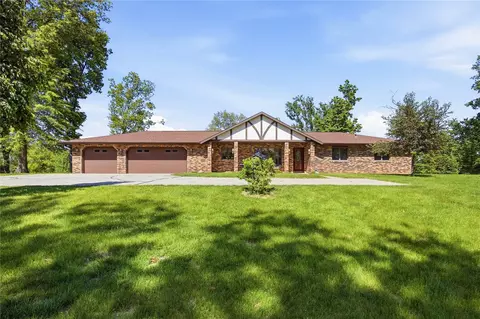 4140 Elkhorn Dr, Cedar Rapids, IA 52411
