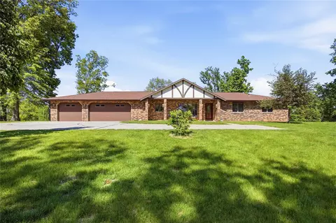 4140 Elkhorn Dr, Cedar Rapids, IA 52411