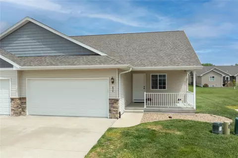 834 Crescent View Dr NE, Cedar Rapids, IA 52402