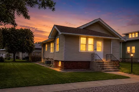 105 Grant Ave, Lowden, IA 52255