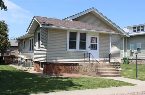 105 Grant Ave, Lowden, IA 52255