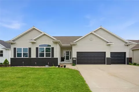 2413 Radcliffe Dr SW, Cedar Rapids, IA 52404