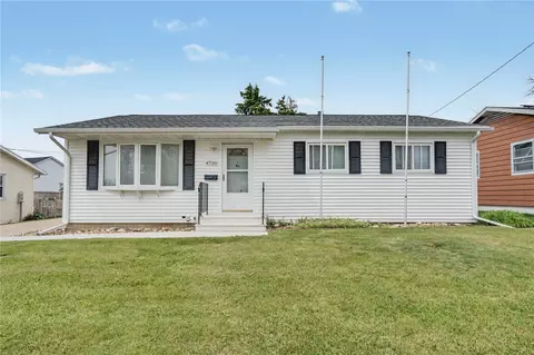 4700 Midway Dr NW, Cedar Rapids, IA 52405