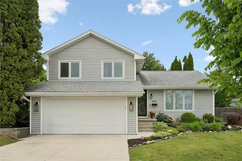 440 Peace Ave NW, Cedar Rapids, IA 52405