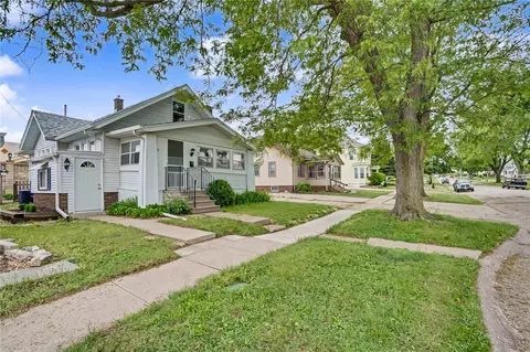 111 34th St NE, Cedar Rapids, IA 52402