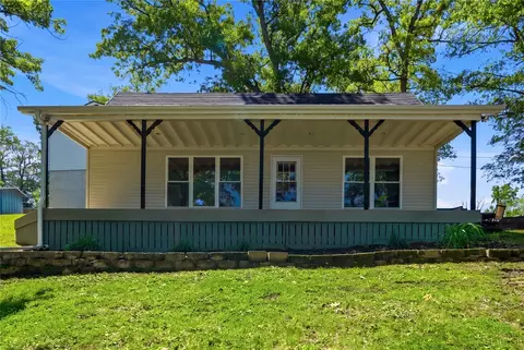 111 Cottage Ln, Montezuma, IA 50171