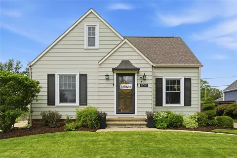 2610 E Avenue Ave NE, Cedar Rapids, IA 52402