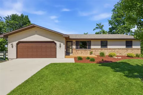 1504 Whitters Way NW, Cedar Rapids, IA 52405
