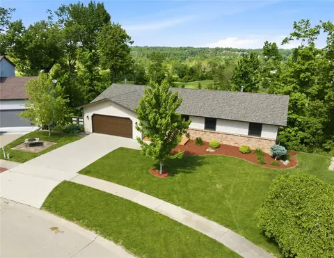 1504 Whitters Way NW, Cedar Rapids, IA 52405