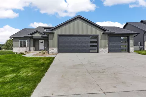 3988 Peridot Dr, Marion, IA 52302
