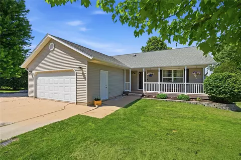 904 6th Ave, Coggon, IA 52218