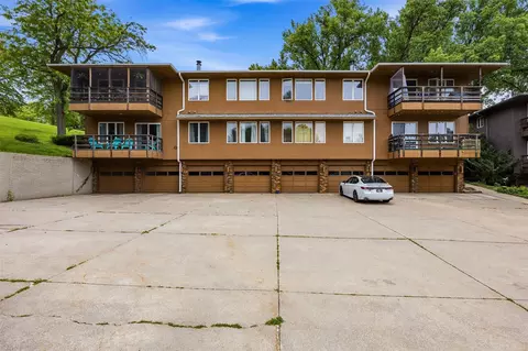 1734 Pikes Peak Ct NE #E, Cedar Rapids, IA 52402