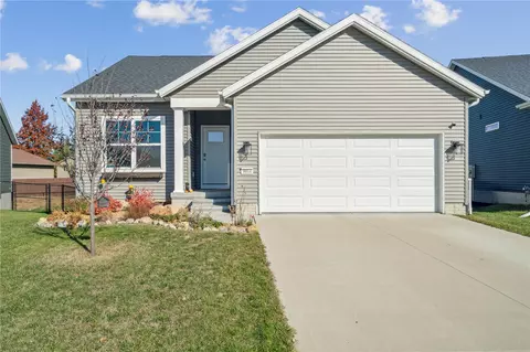 9014 Grand Oaks Dr NE, Cedar Rapids, IA 52402