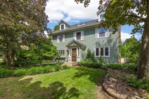 320 19th St SE, Cedar Rapids, IA 52403