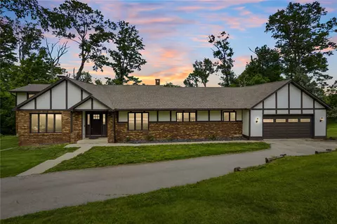 6220 High Country Dr NE, Cedar Rapids, IA 52411